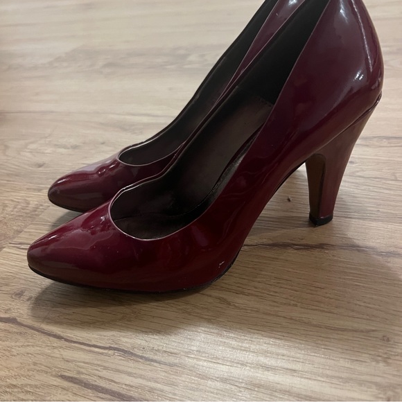 Isola Red Stiletto Pumps size 6 1/2 - Picture 4 of 8
